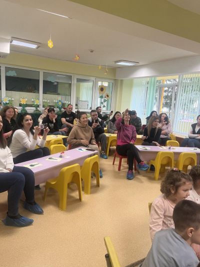 "Книгата е прозорец към света"- творческо ателие във 2 "Б" група  3