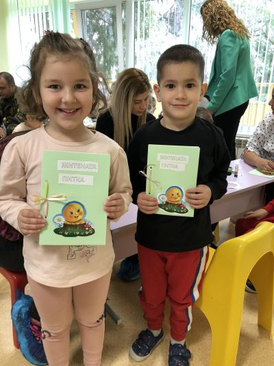 "Книгата е прозорец към света"- творческо ателие във 2 "Б" група  6