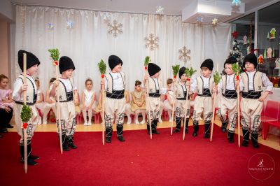 "Коледно вълшебство" в ПГ"Б" 9