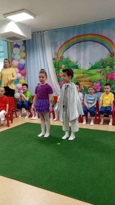 " Как един ден белият цвят бил оцветен" празник в трета "Б' група  2