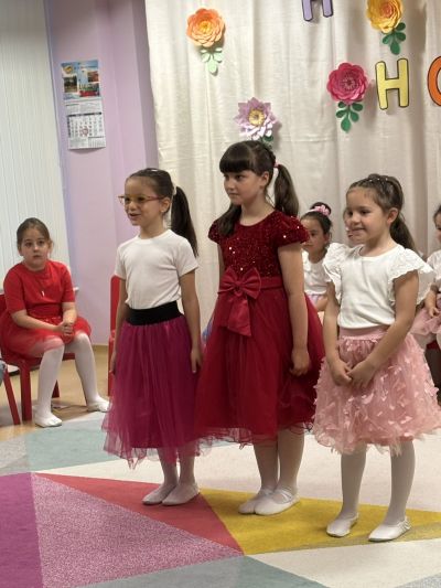 Заключително представяне на групите по английски език 6